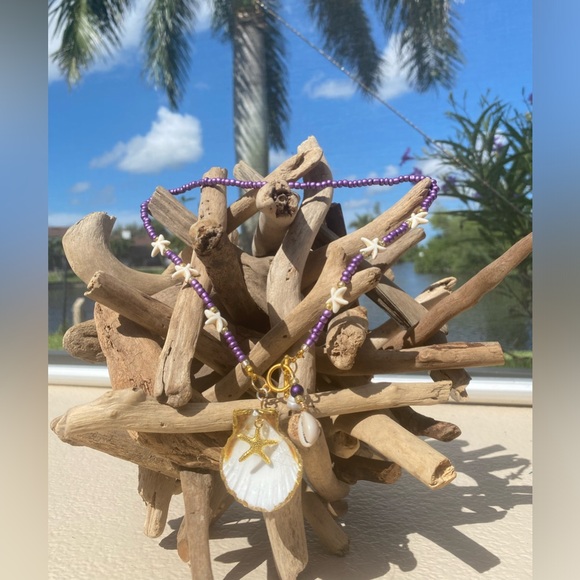 Natural Shell Gilded in Gold Leaf with a Starfish-Freshwater Pearl Boho Necklace - Picture 7 of 7